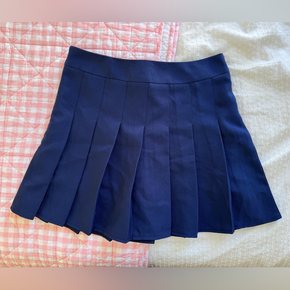Pleated navy skirt